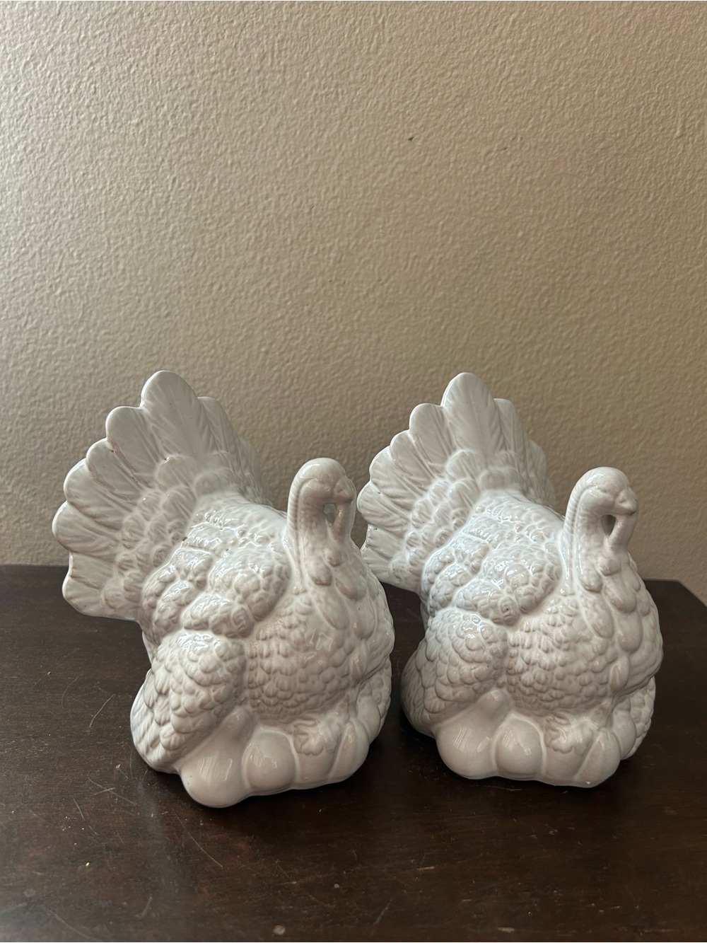 Set Of 2 Ceramic Turkeys White New Thanksgiving Decor 5 1/4”